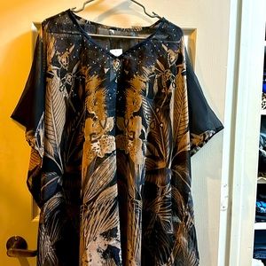 Look stunning with this coverup from Cruise Club.